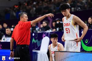 苏群:中国男篮不知道打什么 不知道打谁 没特点没核心