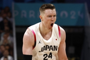 10中9!杨鸣:中国队下半场防守没大问题 霍金森的个人能力太夸张