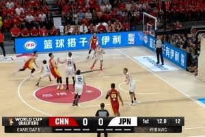 探囊取物!胡金秋罚球线接球 中投命中先拔头筹
